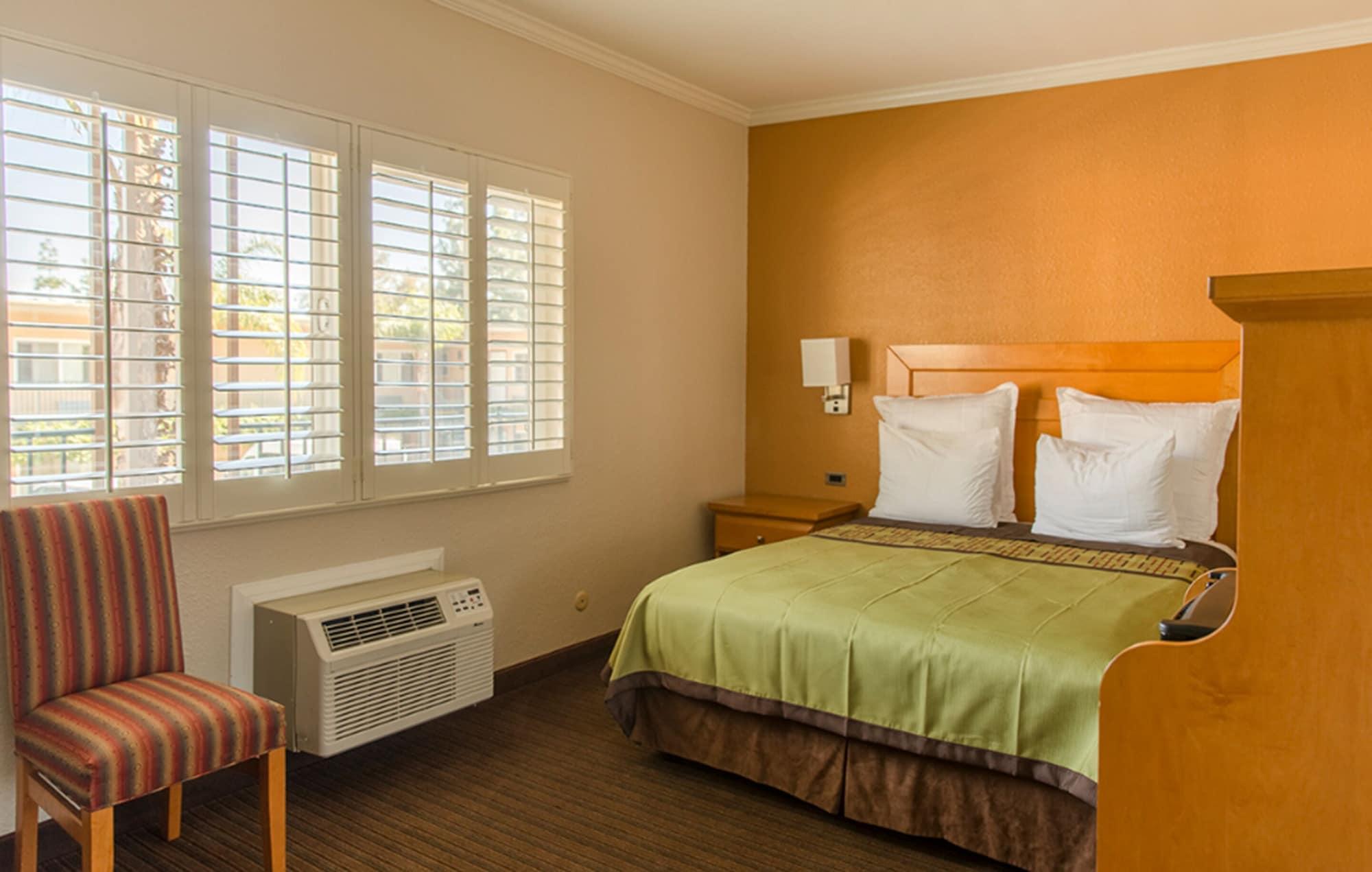 Anaheim Islander Inn And Suites Near Park And Convention Center Exterior foto