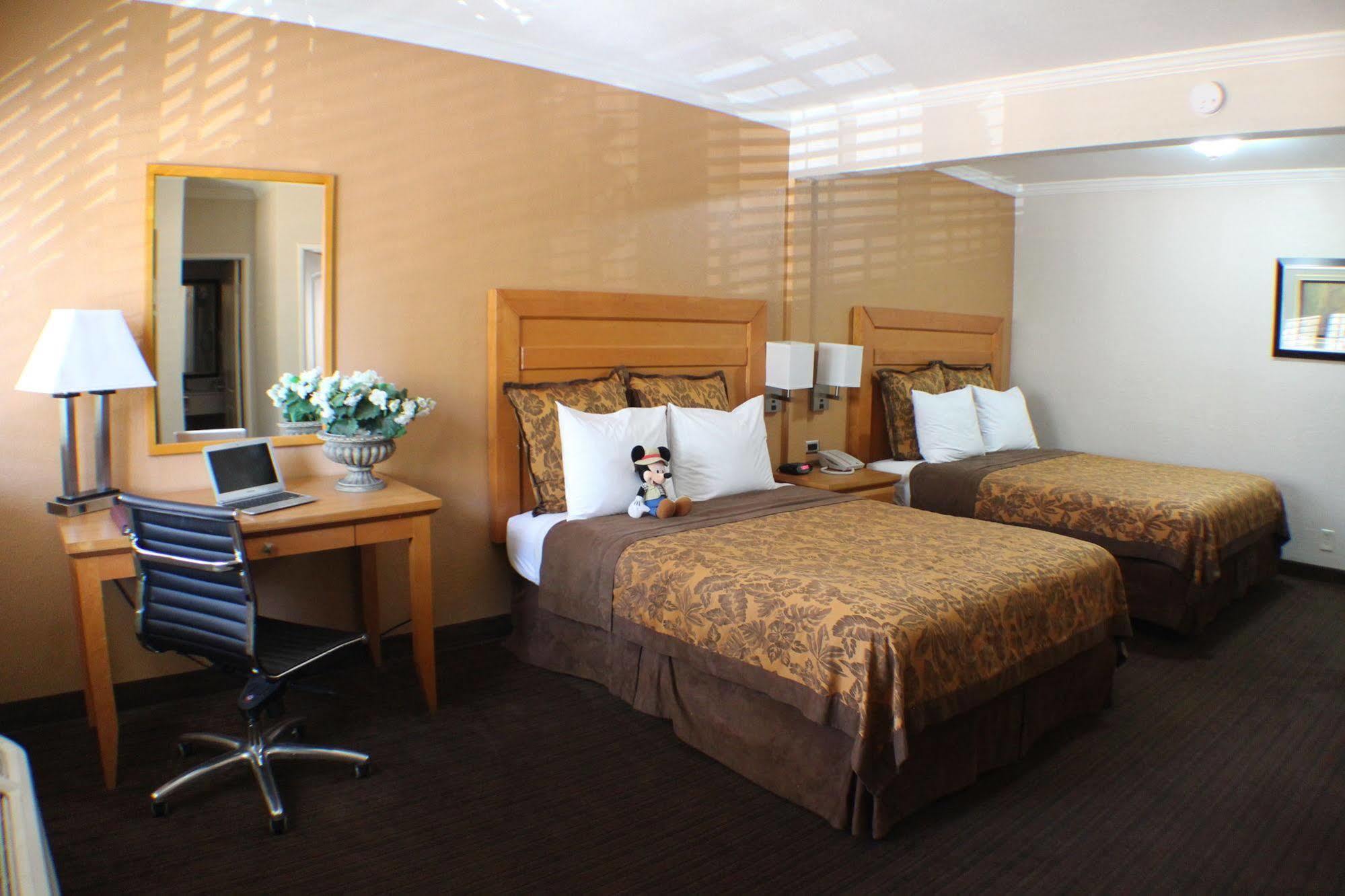 Anaheim Islander Inn And Suites Near Park And Convention Center Exterior foto