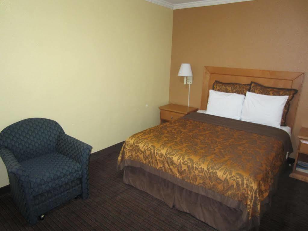 Anaheim Islander Inn And Suites Near Park And Convention Center Exterior foto