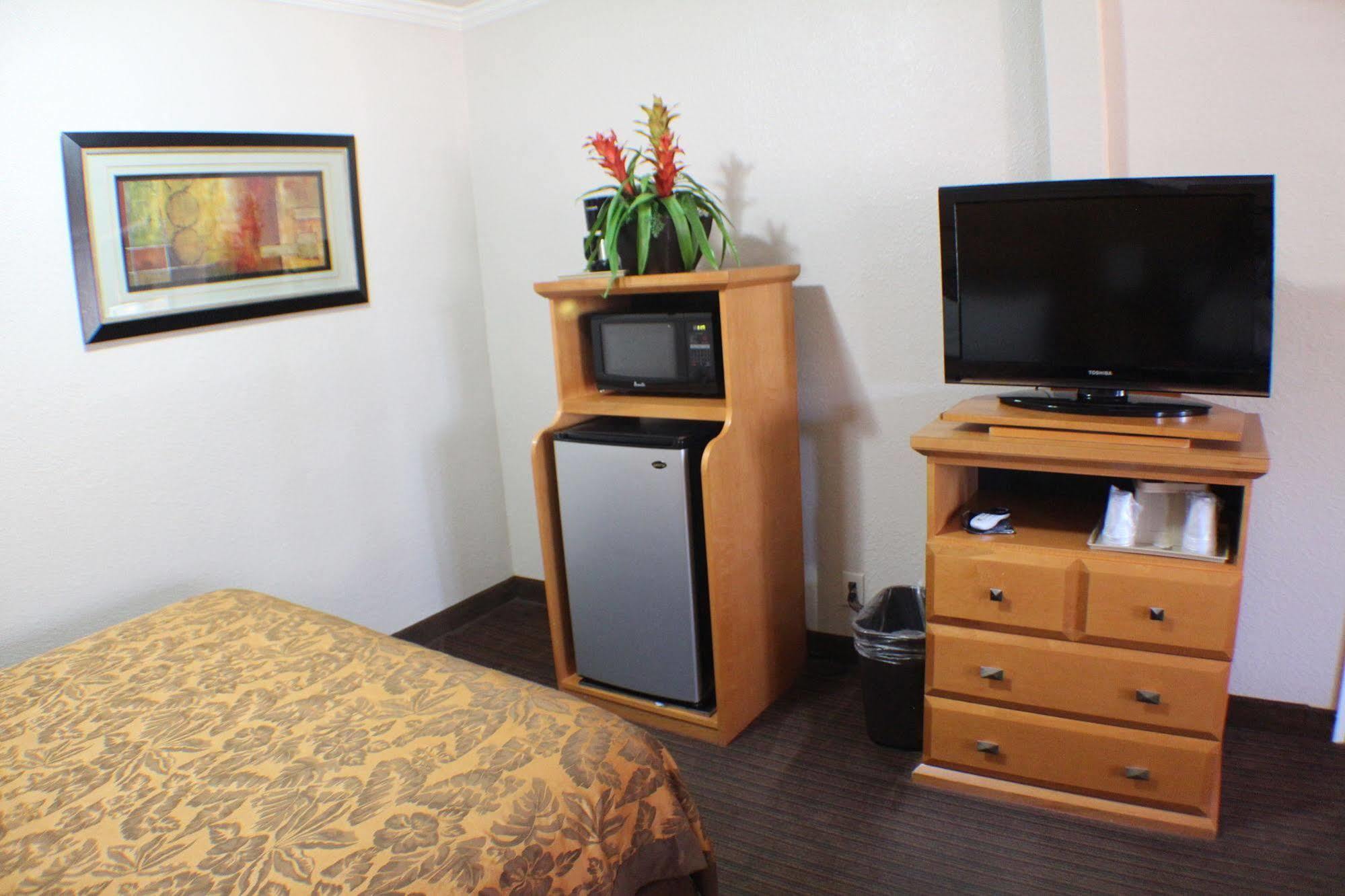 Anaheim Islander Inn And Suites Near Park And Convention Center Exterior foto